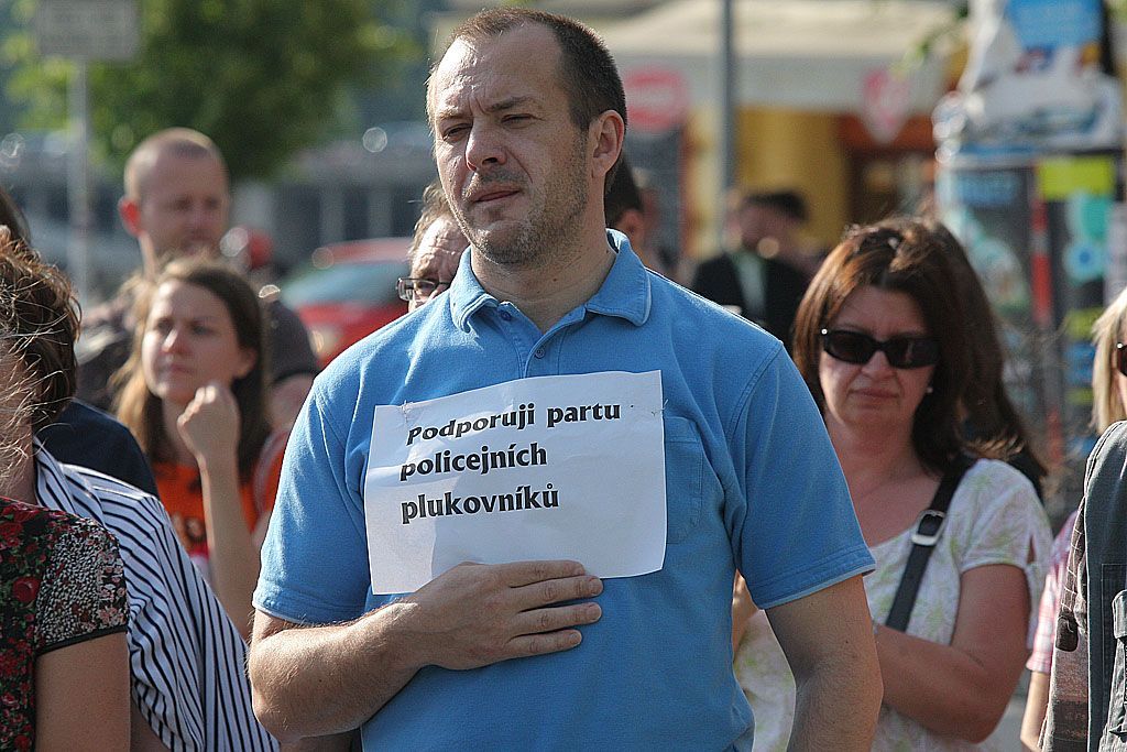 Demonstrace proti odvolání Jiřího Pospíšila