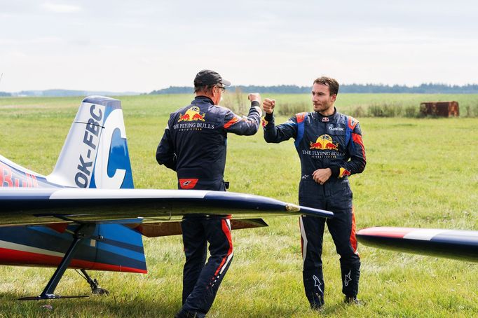 Flying Bulls: oslavy šedesáti let akrobatické skupiny