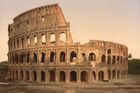 Unikátní fotochromové tisky z let 1890 až 1900 ukazují, jak vypadaly turisticky atraktivní místa Říma v době, kdy Česko ještě patřilo k rakousko-uherské monarchii. Na snímku je Koloseum. Snímky mohou i dnes posloužit jako zajímavý průvodce Římem.