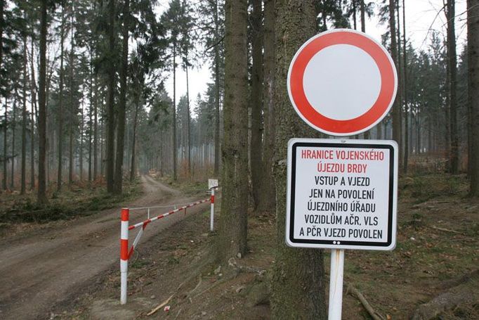 Kilometr za Trokavcem začíná vojenský újezd - tady by mohl stát radar.