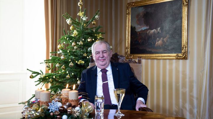 Očkování je svítání na obzoru, řekl Miloš Zeman. Kritizoval novináře i opozici