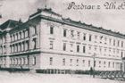 Věznice v Uherském Hradišti na dobové pohlednici z počátku 20. století.