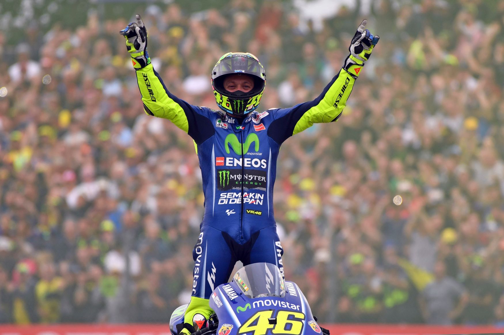 Valentino Rossi (Yamaha) slaví triumf v GP Nizozemska MotoGP 2017