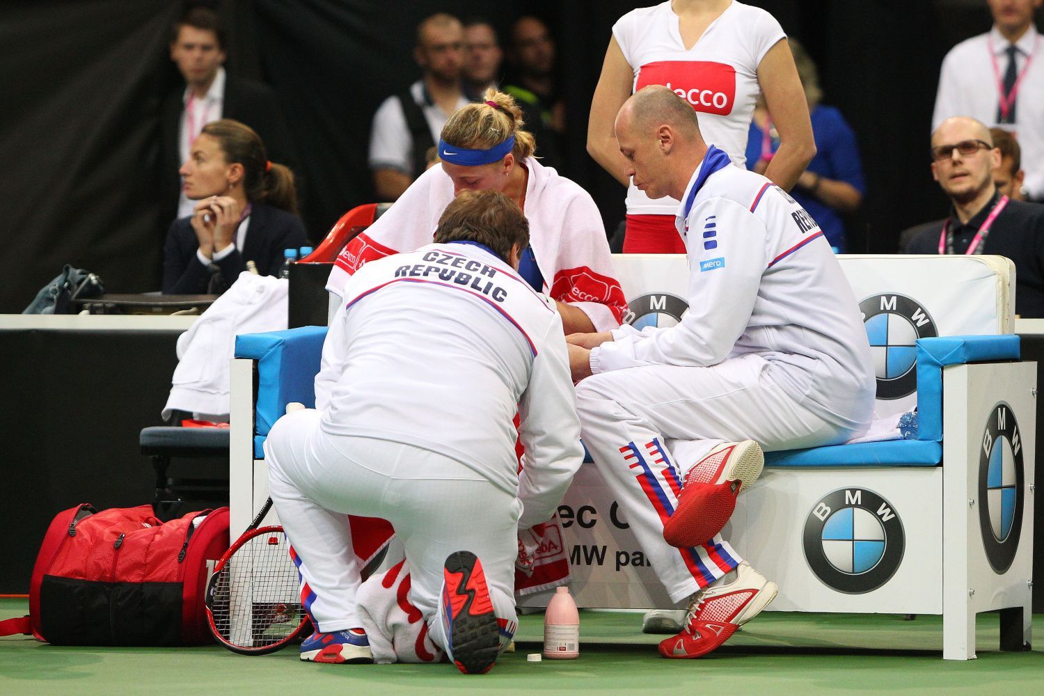Fed Cup, finále 2014: Petra Kvitové v zápase s Angelique Kerberovou; Petr Pála