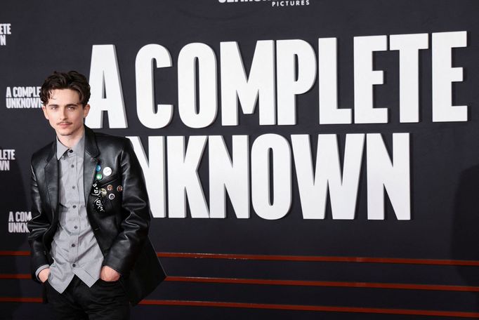 Timothée Chalamet na losangeleské premiéře filmu Bob Dylan: Úplně neznámý.