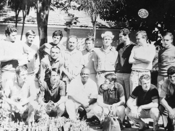 Uprostřed ve spodní řadě je masér Amerigo, který se věnoval i hráčům Brazílie na mistrovství světa.