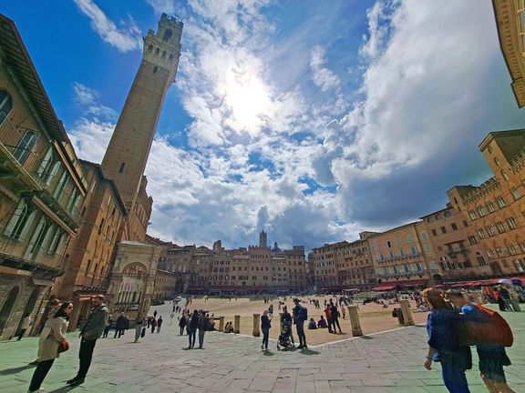 Náměstí Piazza del Campo bylo vystavěno ve svahu do tvaru mušle.