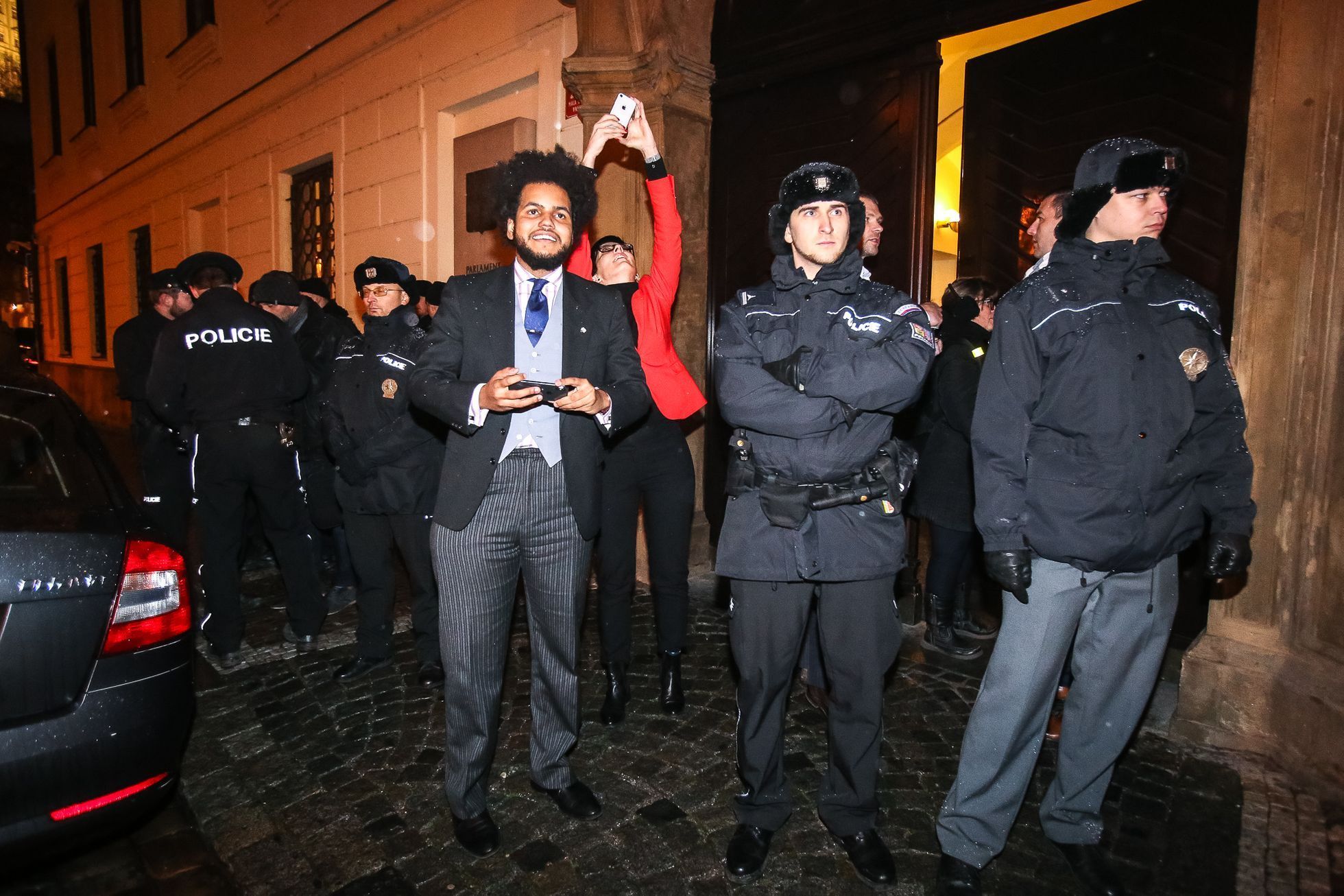 Demonstrace proti zvolení Ondráčka do čela komise pro GIBS