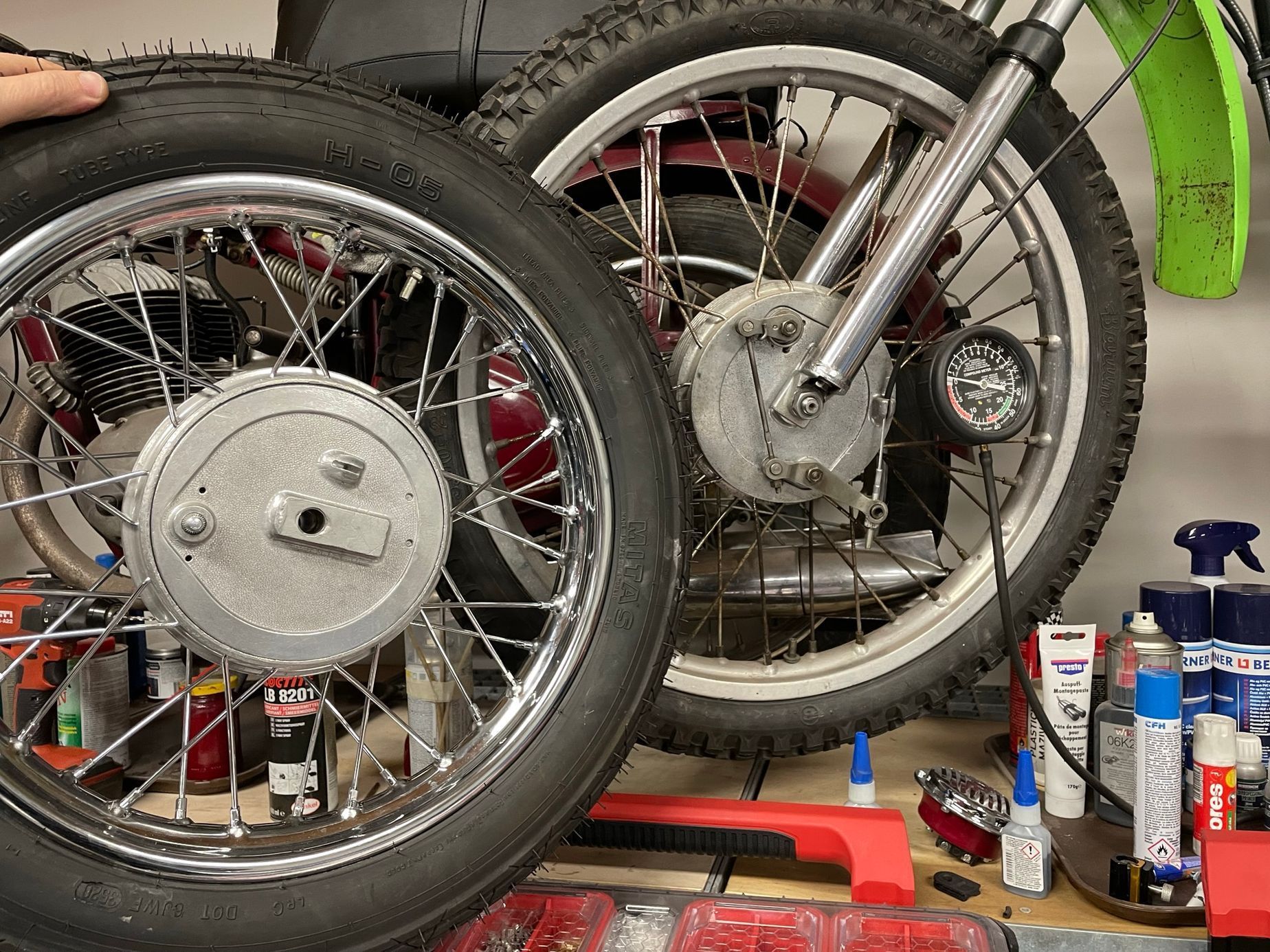 Renovujeme Jawu, 7. díl, první skládání motocyklu