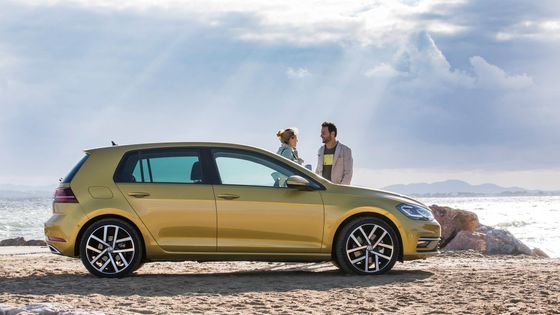 Takto vypadá hatchback Volkswagen Golf po modernizaci. Podívejte se na detaily interiéru