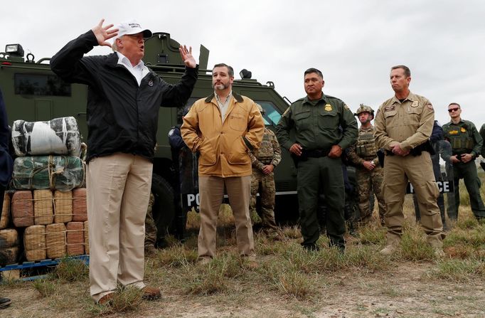 Trump na návštěvě americko-mexické hranici