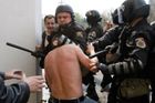 Moldavská policie mlátila antikomunistické demonstranty