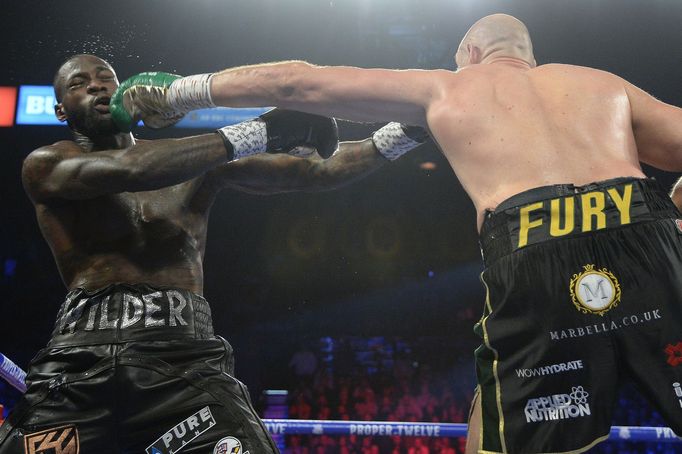 Tyson Fury a Deontay Wilder bojují  o pás mistra světa těžké váhy organizace WBC