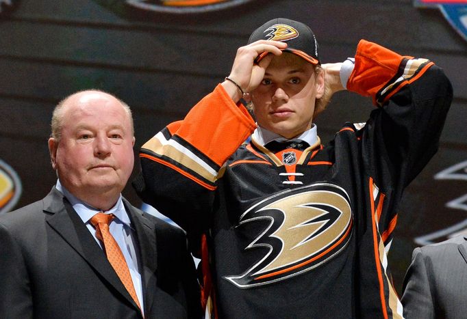 Draft NHL 2015: trenér Bruce Boudreau a Jacob Larsson, Anaheim