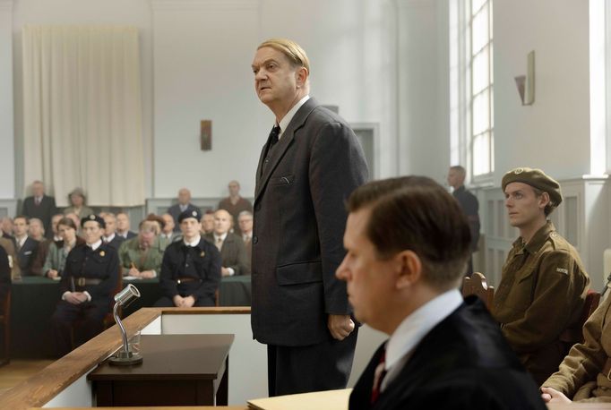 Gard B. Eidsvold v roli norského premiéra Vidkuna Quislinga.
