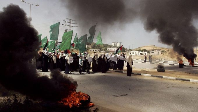 Ženské stoupenkyně palestinského hnutí Hamás protestují proti izraelské ekonomické blokádě pásma Gazy
