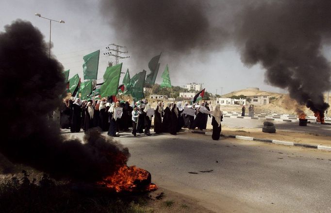 Ženské stoupenkyně palestinského hnutí Hamás protestují proti izraelské ekonomické blokádě pásma Gazy