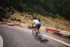 Putinův vězeň. Francouzský cyklista měl cíl na dosah, ale Rusové ho zatkli