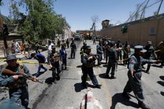 Na schůzi Tálibánu a afghánských vojáků vybuchla bomba. Na místě je 20 mrtvých