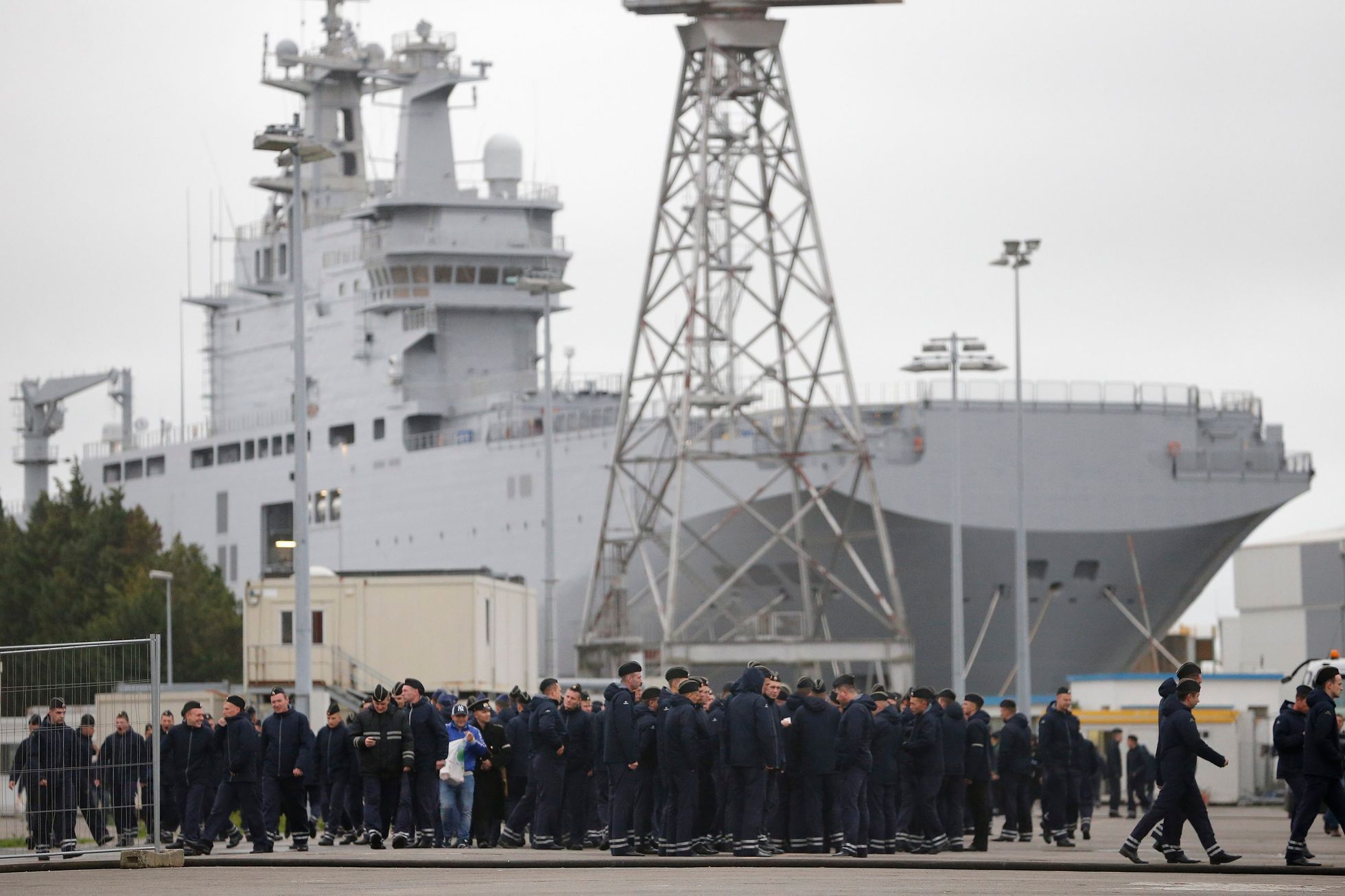 Ruští námořníci opustili Francii, kde se učili s lodí třídy mistral