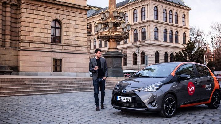 V Praze bude do konce roku dalších 400 sdílených aut. Nasadí je Italové