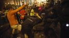 Riot police charge at demonstrators outside the Spanish parliament in Madrid, September 25, 2012. Protesters clashed with police in Spain's capital on Tuesday as the government prepares a new round of unpopular austerity measures for the 2013 budget that will be announced on Thursday. REUTERS/Susana Vera (SPAIN - Tags: CIVIL UNREST POLITICS BUSINESS) Published: Zář. 25, 2012, 8:36 odp.