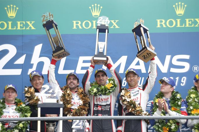 Fernando Alonso. Kazuki Nakadžima a Sébastien Buemi ve čtyřiadvacetihodinovce v Le Mans 2019