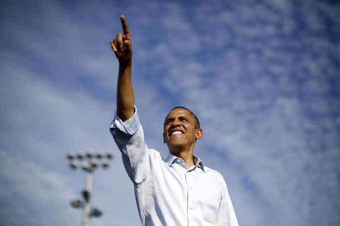 U.S. President Barack Obama is pictured at an election campaign rally at McArthur High School in Hollywood, Florida November 4, 2012. REUTERS/Jason Reed (UNITED STATES - Tags: POLITICS USA PRESIDENTIAL ELECTION ELECTIONS) Published: Lis. 4, 2012, 9:24 odp.