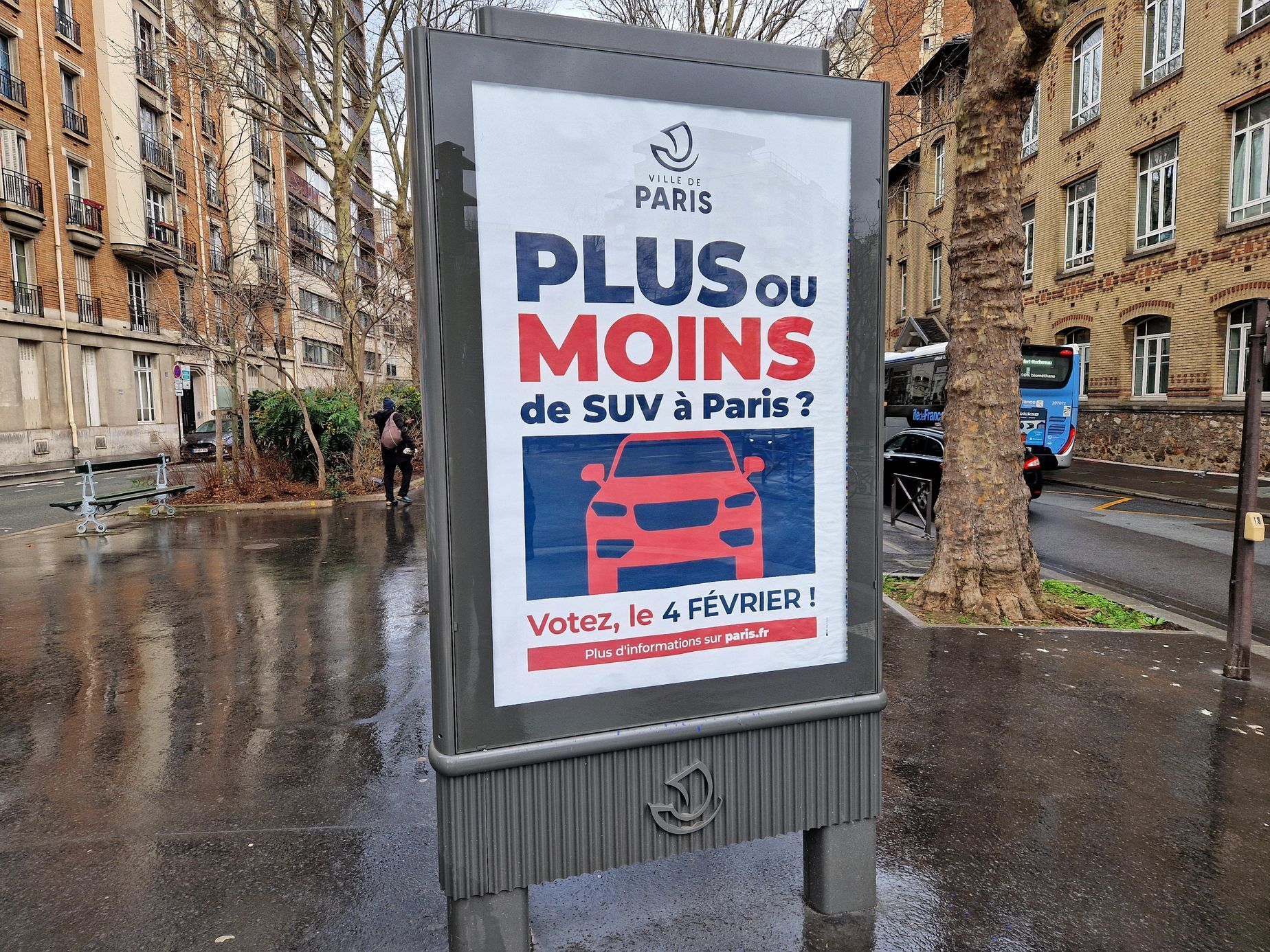 Paříž parkování SUV