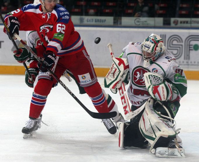 Hokej, KHL, Lev Praha - Kazaň: Lukáš Cingeľ - Konstantin Barulin