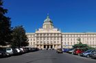 Rektorka bušící na děkana a katolická teologická fakulta v rozkladu
