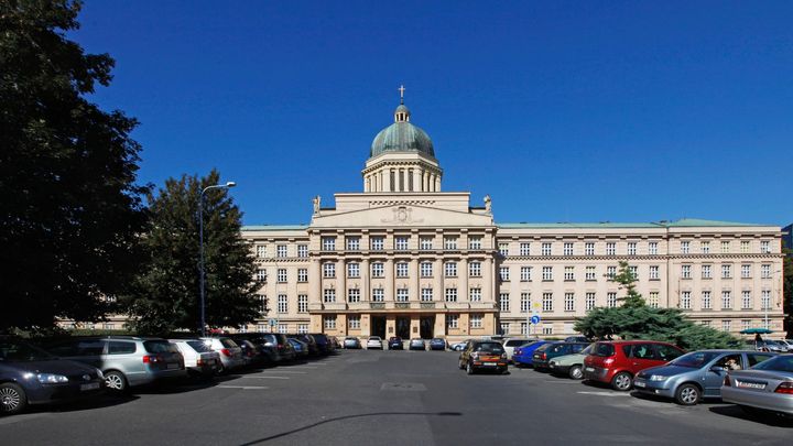 Rektorka bušící na děkana a katolická teologická fakulta v rozkladu; Zdroj foto: ČTK