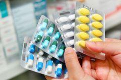 Z Česka se nelegálně vyvážely léky, podle kontroly zmizelo nejméně 130 tisíc balení