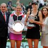 Maria Šarapovová a Sara Erraniová po finále French Open 2012