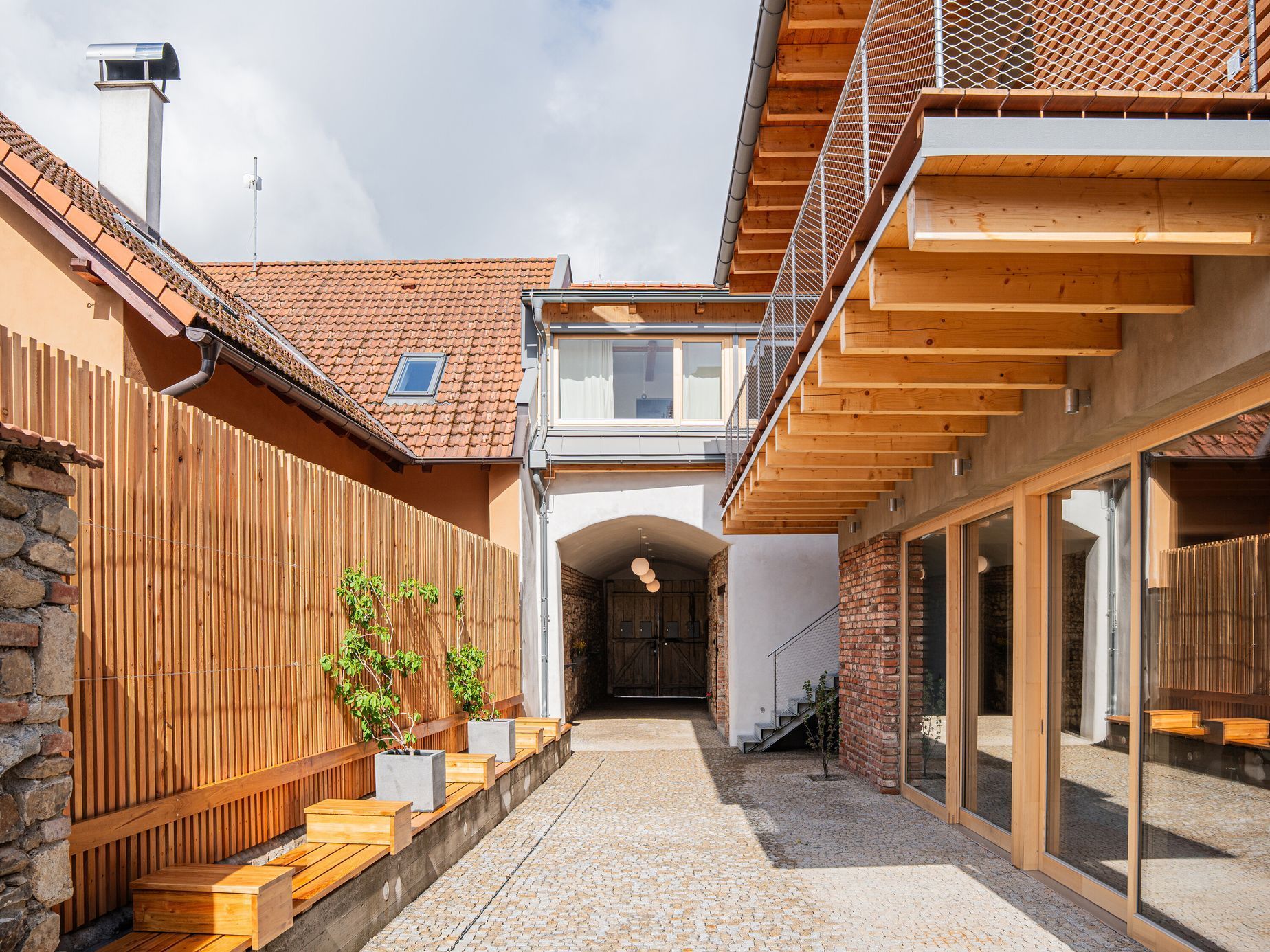 dům s kavárnou, domek, dům, kavárna, jóga, studio, přestavba, realizace, architektura