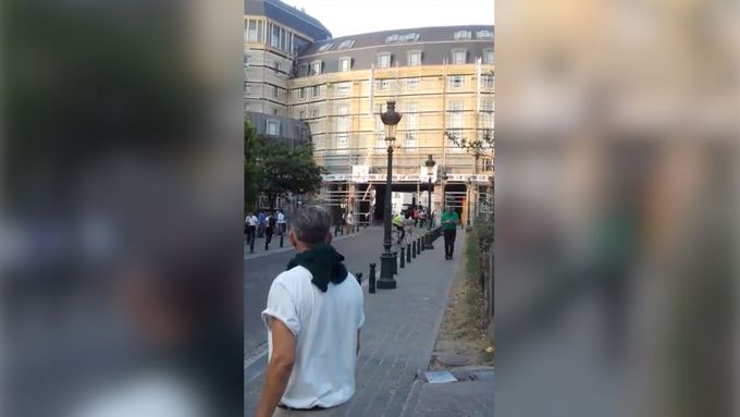 Na nádraží v Bruselu se chtěl odpálit atentátník. Svědek natočil zásah policie v okolí