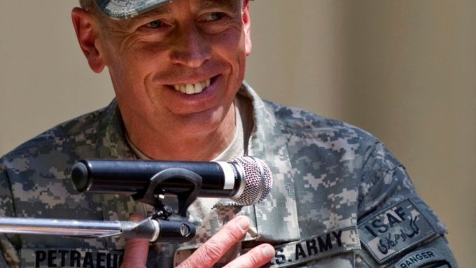 Bývalý velitel USA v Afghánistánu generál Petraeus si biometrické databáze nesmírně pochvaluje.