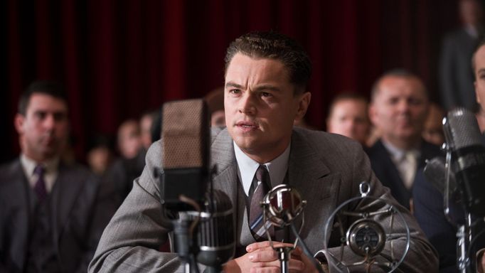 Leonardo DiCaprio ve filmu J. Edgar.