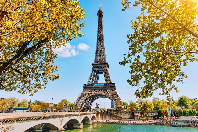 5) Eiffelova věž, Paříž