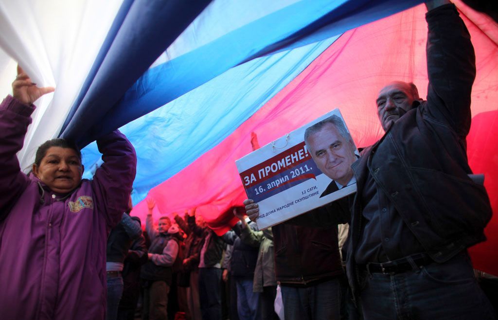 Desetitisíce Srbů demonstrovaly za odchod vlády