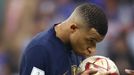 Finále MS ve fotbale 2022, Argentina - Francie: Kylian Mbappé před druhou penaltou.