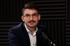 "Spolu mimo sněmovnu? Bylo by to nespravedlivé," říká právník a navrhuje řešení
