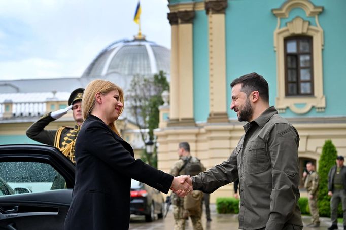 Slovenská prezidentka Zuzana Čaputová se v Kyjevě potkala se svým ukrajinským protějškem Volodymyrem Zelenským.