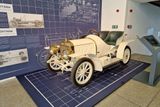 Jediný dochovaný exemplář sportovního typu BSC z roku 1908 je zajímavý například řadovým dvouválcem pod kapotou namísto tehdy běžnějšího vidlicového. Ten měl 8,8 kW a vzniklo s ním jen dvanáct automobilů.