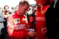 Vettel na závěr testování porazil Hamiltona o tři tisíciny