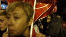 People attend a union rally on the eve of a general strike at Madrid's Puerta del Sol square November 13, 2012. Spain's two largest labour unions have called for a general strike on November 14, the second against the conservative government since they took power in December and coinciding with industrial action in Portugal on the same day. REUTERS/Susana Vera (SPAIN - Tags: BUSINESS EMPLOYMENT CIVIL UNREST POLITICS) Published: Lis. 13, 2012, 9:19 odp.