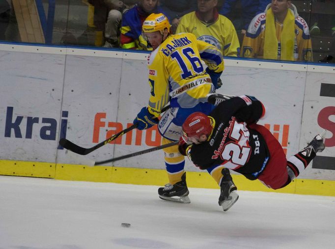 Zlín - Mountfield HK: Petr Čajánek (16) - Rastislav Dej (27)