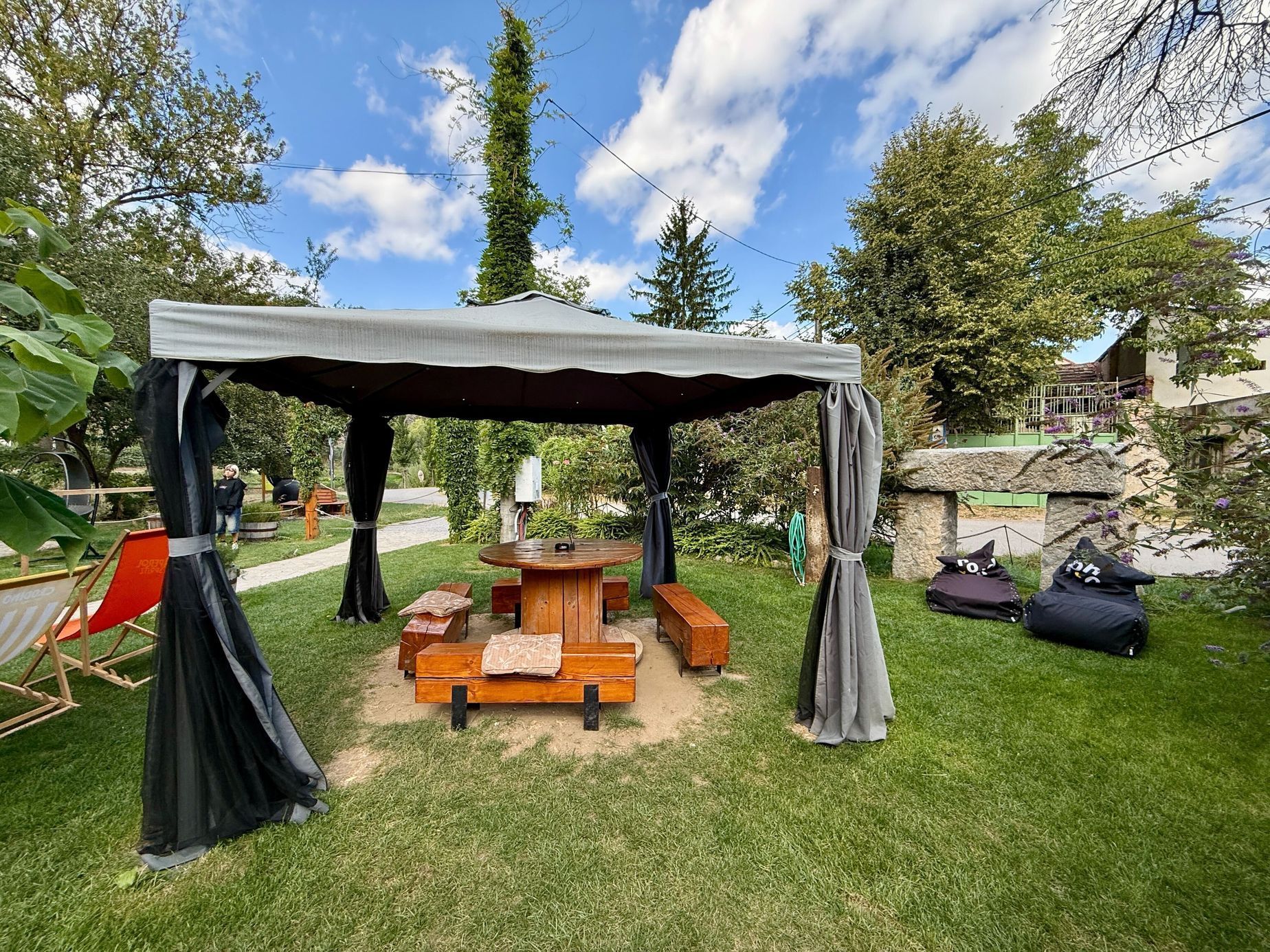 The Garden, bistro, jídlo, Srbsko, příroda, zahrada