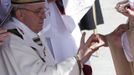 The Fisherman's Ring is placed on the finger of Pope Francis by Cardinal Angelo Sodano, Dean of the College of Cardinals during his inaugural mass at the Vatican, March 19, 2013. Pope Francis celebrates his inaugural mass on Tuesday among political and religious leaders from around the world and amid a wave of hope for a renewal of the scandal-plagued Roman Catholic Church. REUTERS/Stefano Rellandini (VATICAN - Tags: RELIGION POLITICS) Published: Bře. 19, 2013, 9:11 dop.