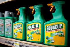 Herbicid Roundup může zmizet z trhu. O dalším povolení jednají unijní ministři